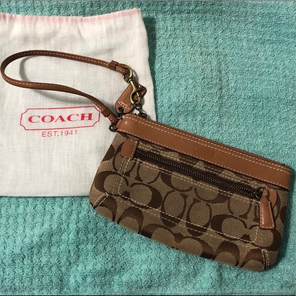 Coach Handbags - NWOT Coach Wristlet